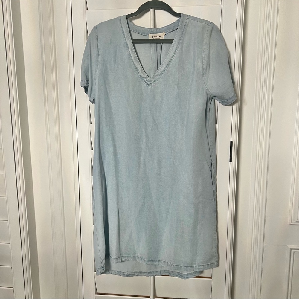Denim V-Neck Short Sleeve Dress With Pockets - Picture 10 of 14